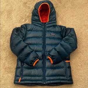 Patagonia Hi Loft down sweater jacket boys size L hooded